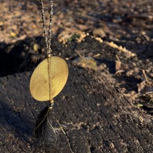 Messing-Kristall Halskette lang rund Ethno Design mit Schweif