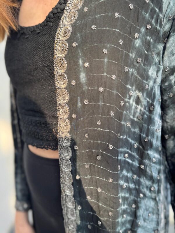Luxuriöser Seidenkimono – verziert mit edlen Details – Bild 4